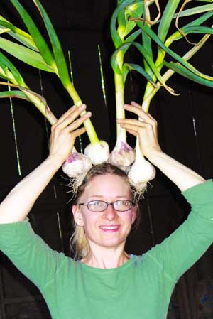 Patty with a crown of garlic by Susan Fluegel at Grey Duck Garlic